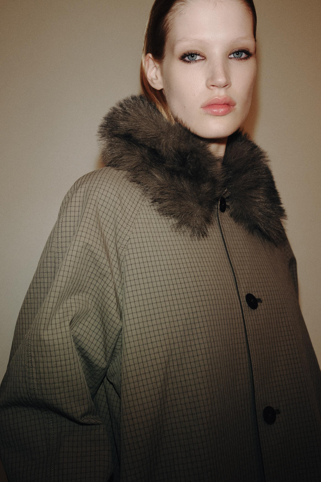 ZW COLLECTION LIMITED EDITION REVERSIBLE TRENCH COAT WITH FAUX FUR COLLAR - Zara фото 2