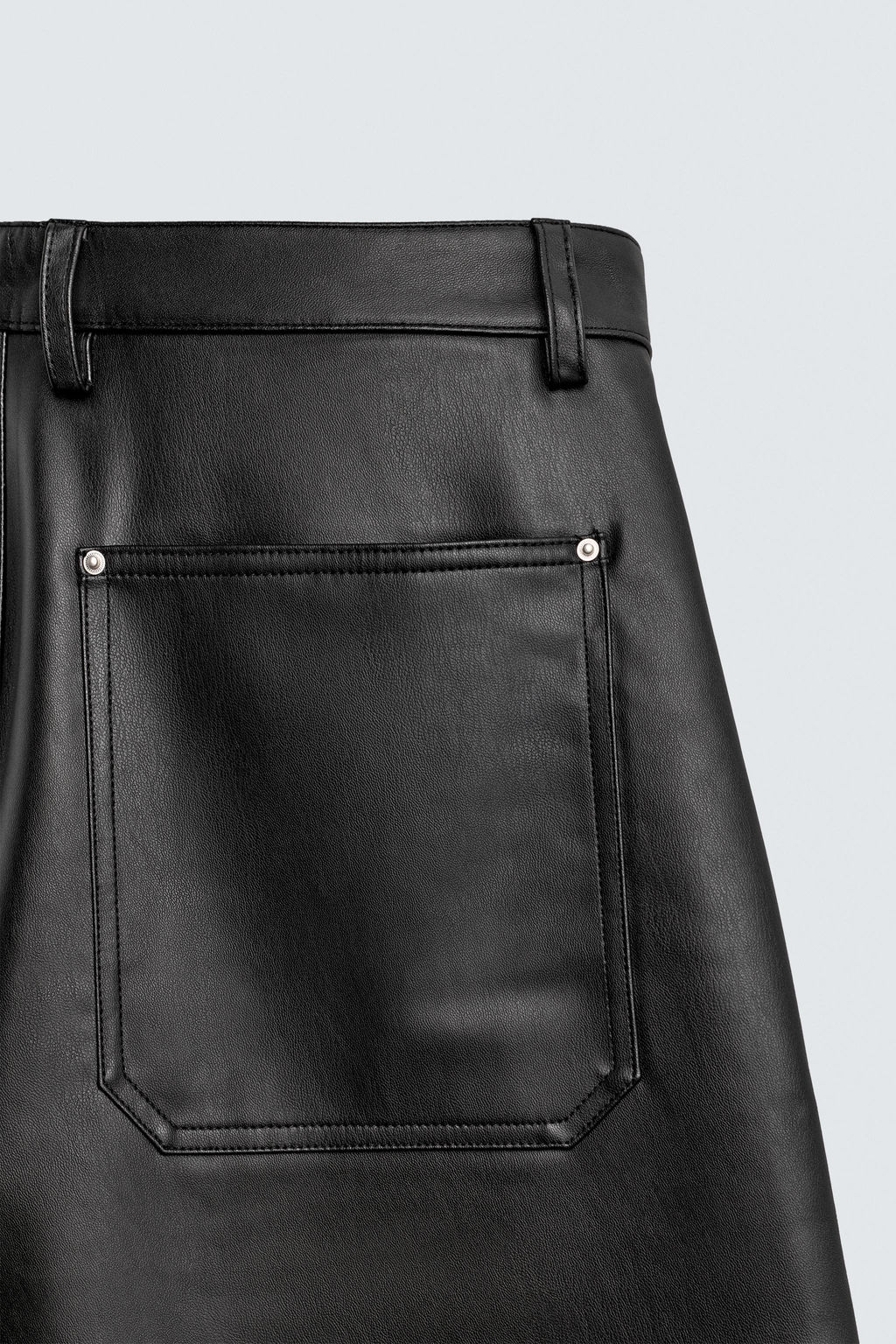 BERMUDA WIDE FIT EFECTO PIEL / Negro / Blanco - Zara фото 10