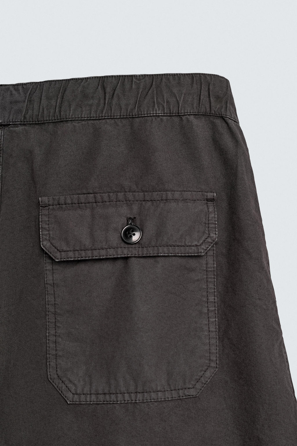 BERMUDA LAVADA REGULAR FIT / Negro