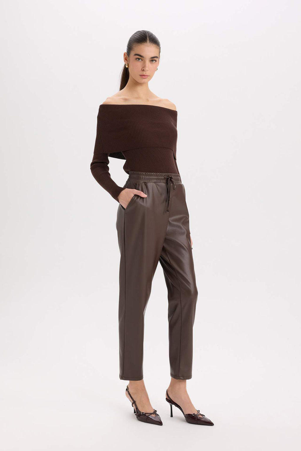 Jogger Cepli Yuksek Bel Standart Paca Suni Deri Pantolon - Defacto фото 4