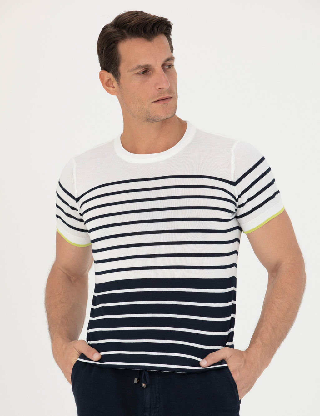 Beyaz Slim Fit Bisiklet Yaka Triko T-Shirt