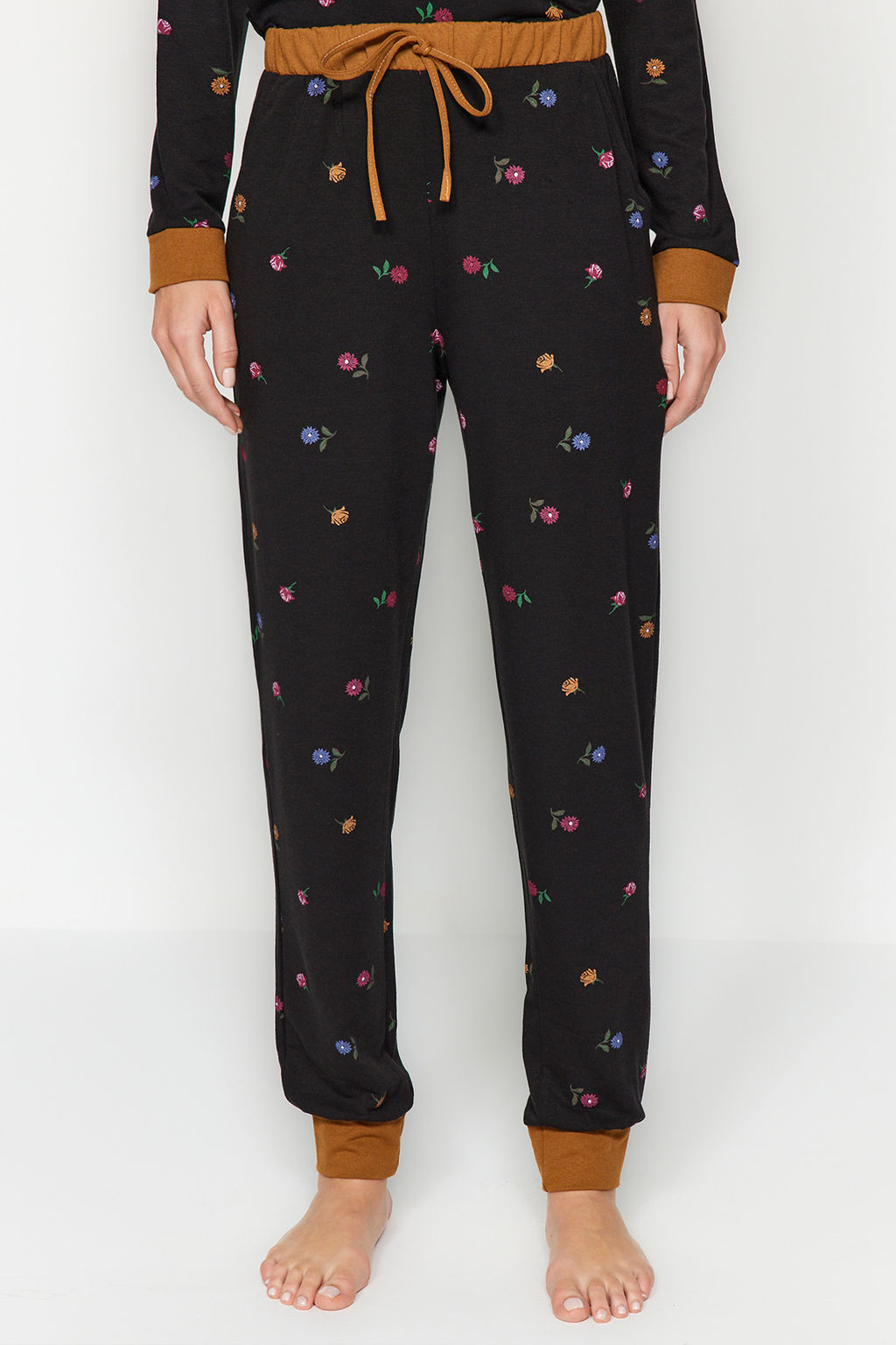 Trendyolmilla Siyah %100 Pamuklu Cicekli Tshirt-Jogger Orme Pijama Tak?m? THMAW24PT00227 фото 5