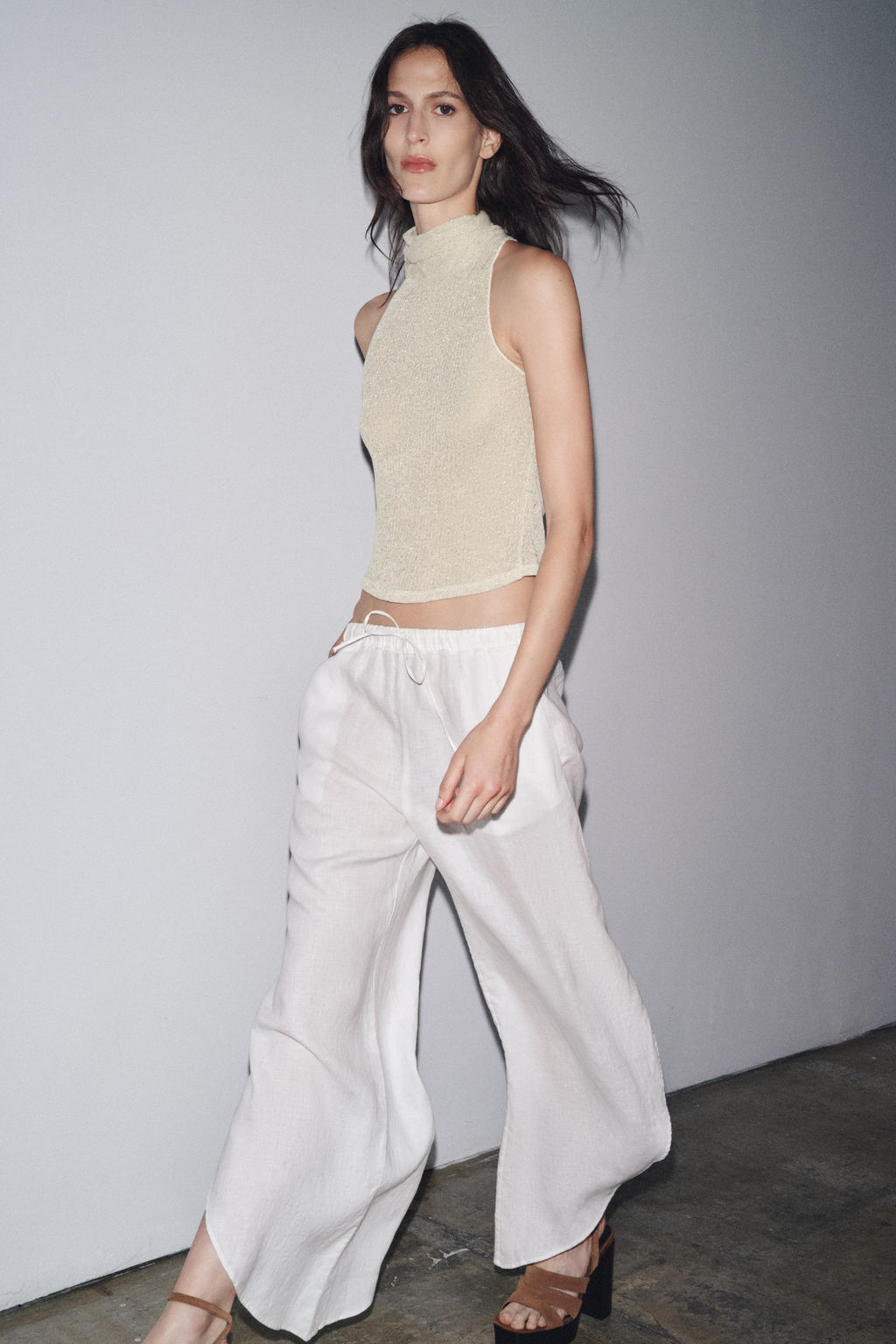METALLIC THREAD HALTER TOP - Zara фото 8
