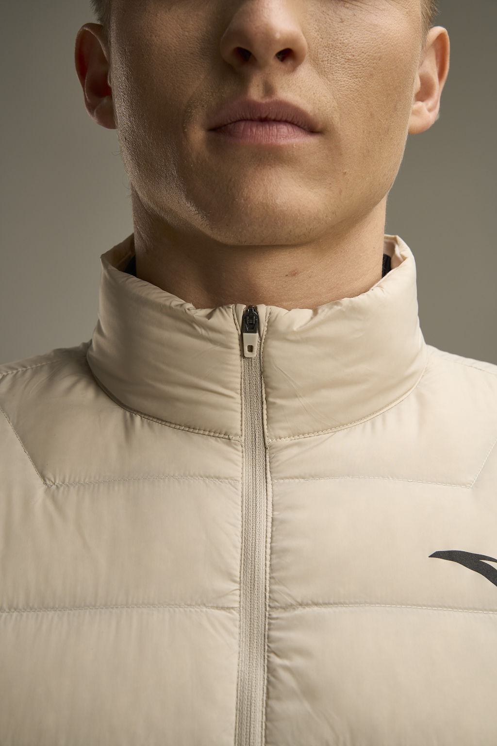 Пуховик легкий Серый - Anta фото 4