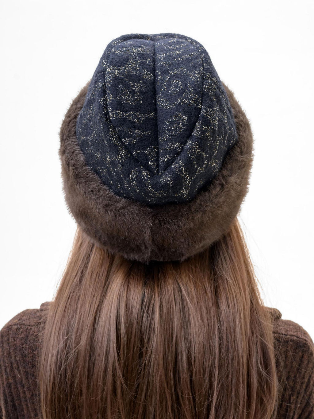 П26-33 Пилотка черное золото с мехом норка