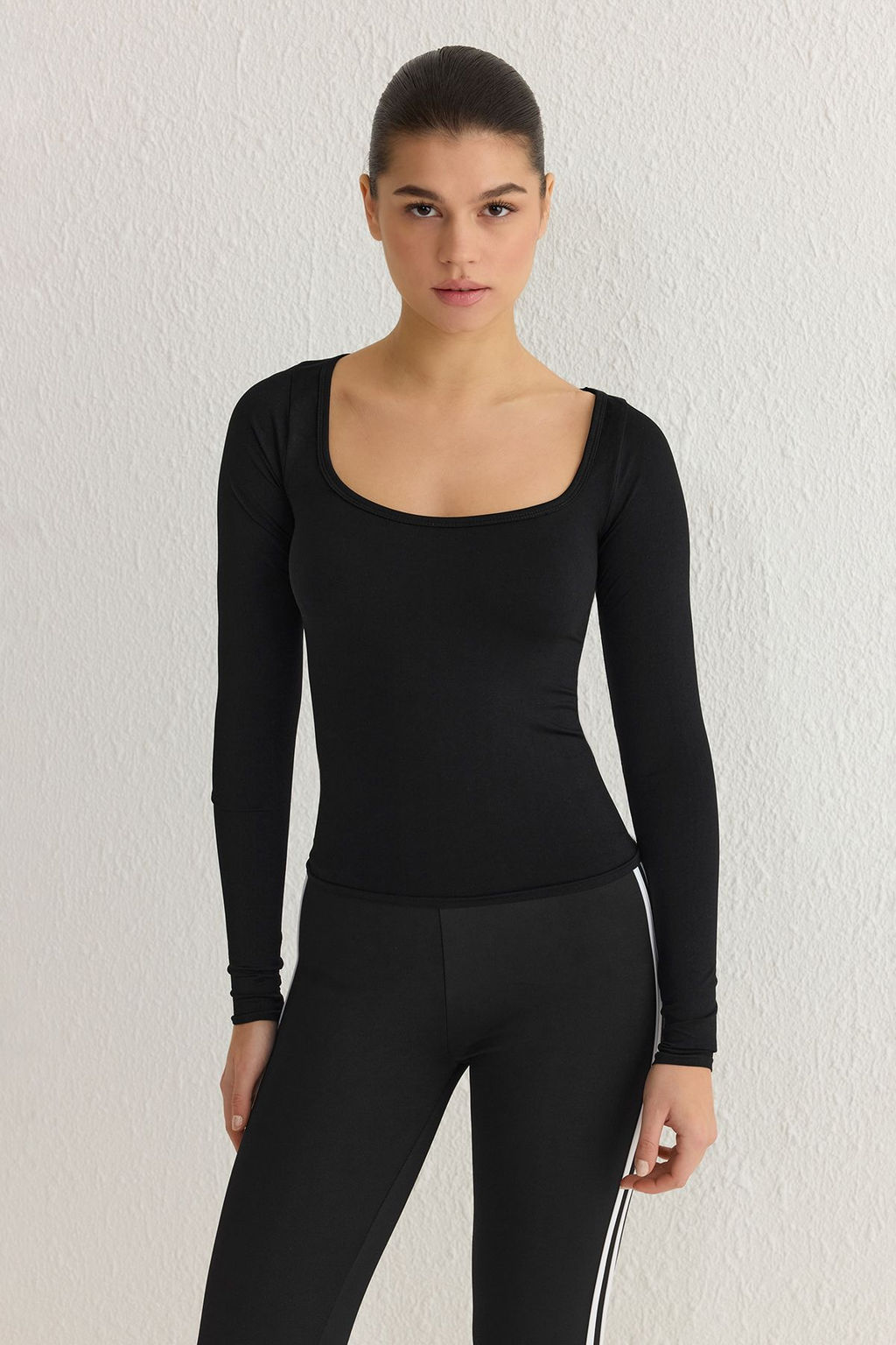 TRENDYOLMILLA Beyaz Seamless/Dikissiz Uzun Kollu Orme T-Shirt THMSS25TS00003