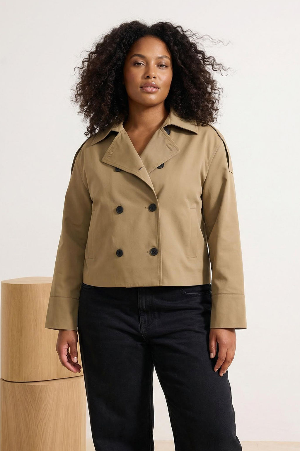 Bej Regular Buyuk Beden Dik Yaka Kemerli Kruvaze Kapama K?sa Trenckot TWOSS26BM00004