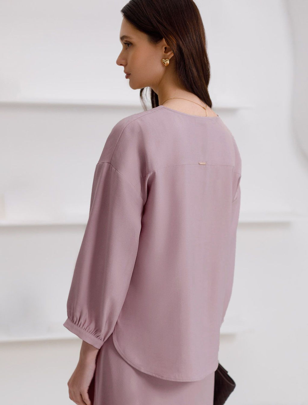 Укороченная блузка с V вырезом из плотного лиоцелла - Vilatte фото 3