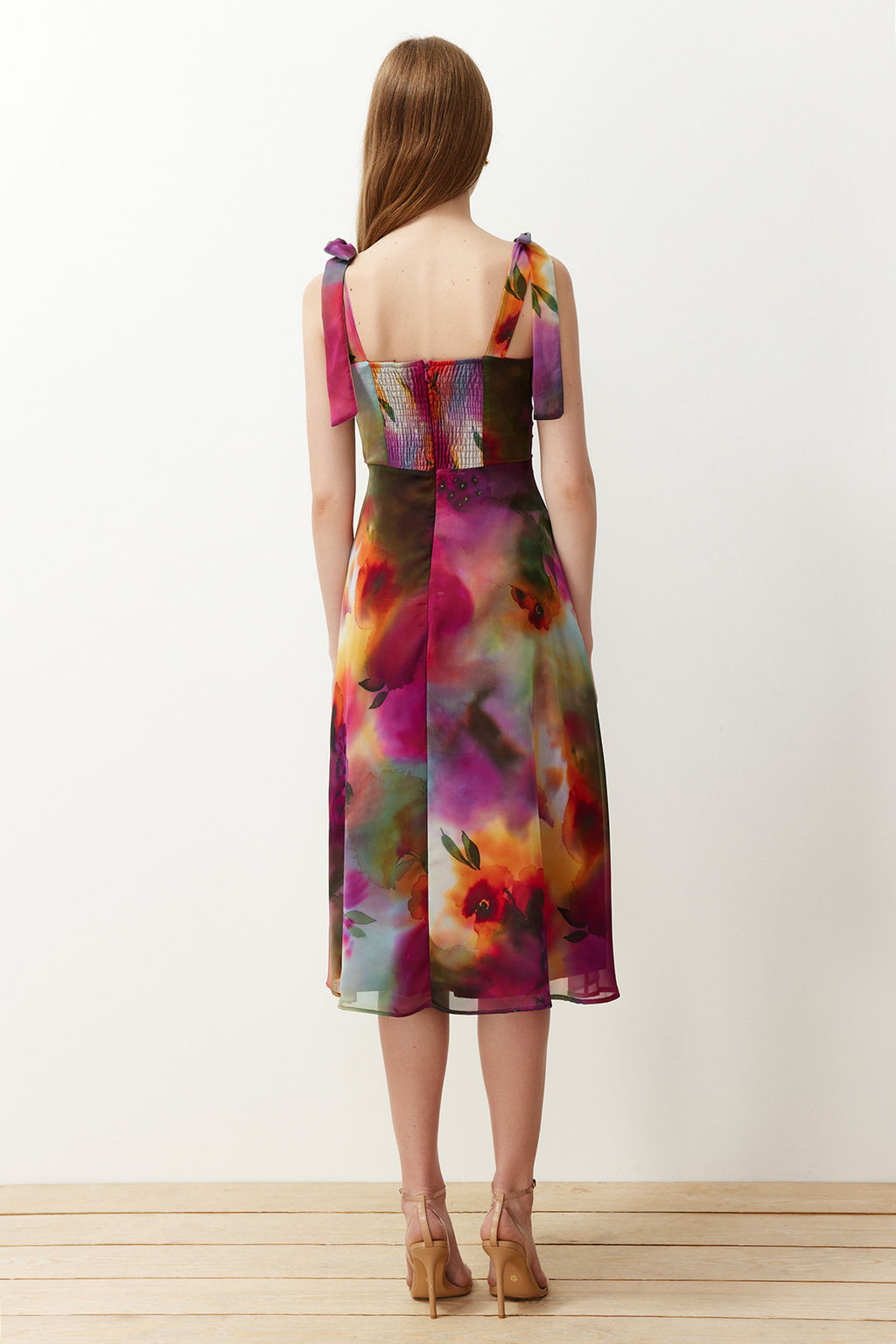 TRENDYOLMILLA Yesil Cicekli A Kesim Y?rtmacl? S?rt? Gipe Detayl? Sifon Astarl? Midi Dokuma Elbise TWOSS24EL00699 фото 17