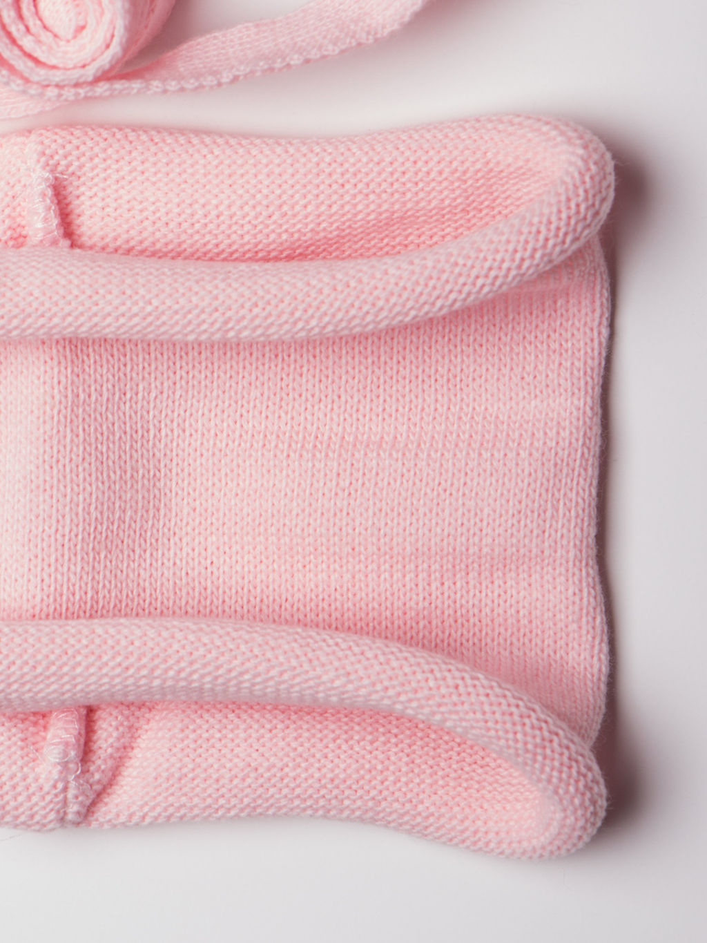 Шапка вязаная для девочки на завязках, ушки кошки, нашивка сердечко,+снуд, светло-розовый