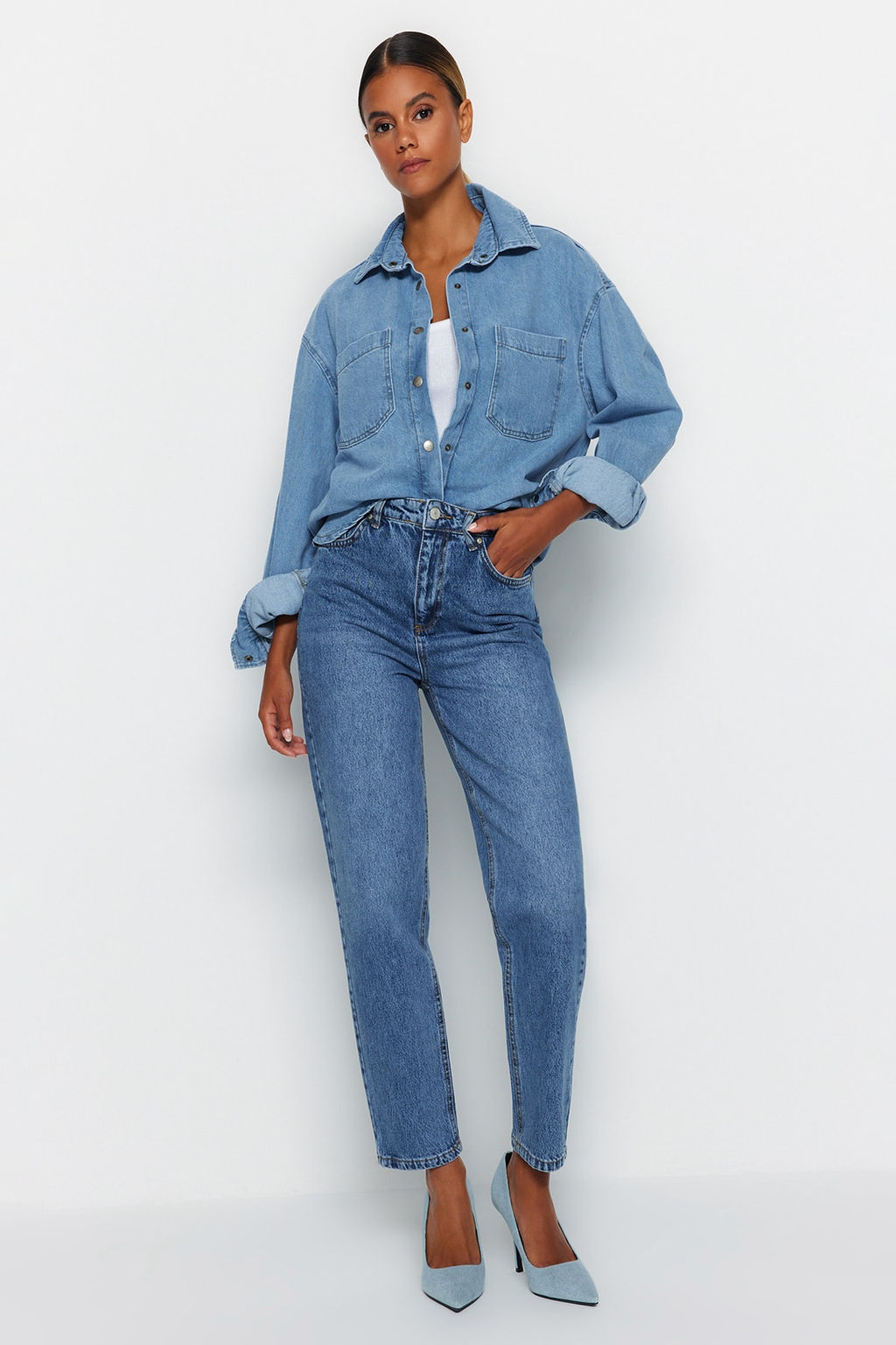 TRENDYOLMILLA Mavi Yuksek Bel Mom Jeans TWOAW24JE00076  фото 6