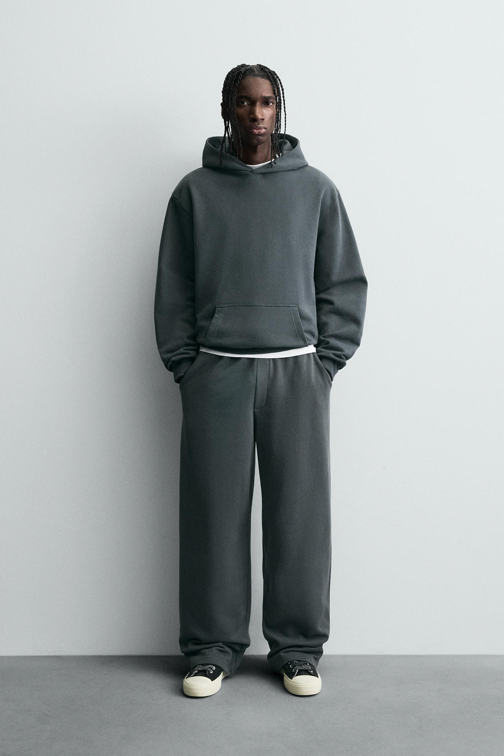 PANTAL?N JOGGER RELAXED FIT B?SICO / Antracita oscuro