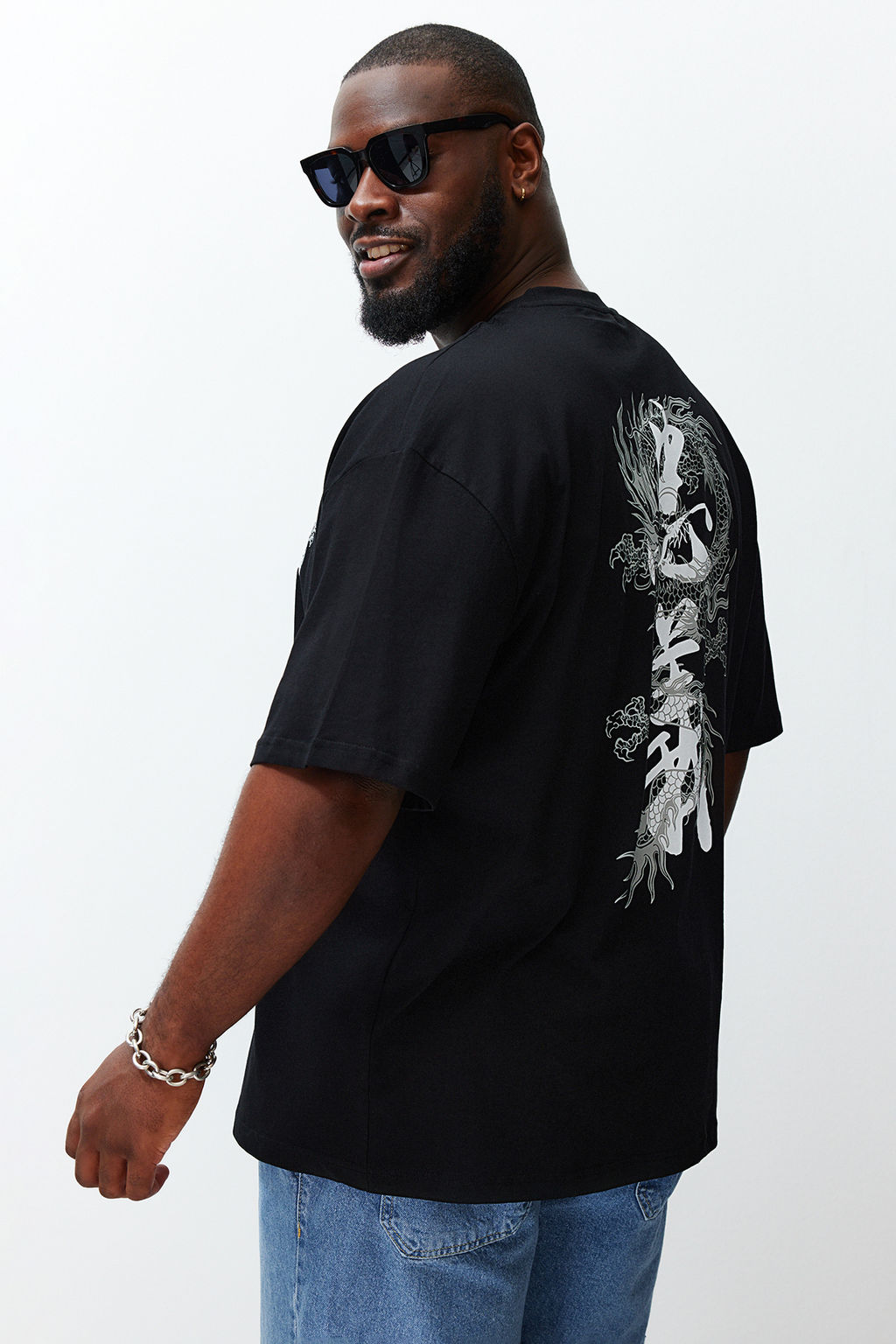 TRENDYOL MAN Buyuk Beden Siyah Oversize/Genis Kesim Uzak Dogu Bask?l? %100 Pamuklu T-shirt TMNSS24BF00032 - Trendyolmilla фото 3