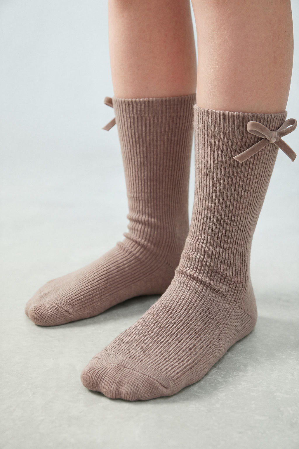PACK DOS CALCETINES ALTOS LAZO / Beige claro - Zara фото 5