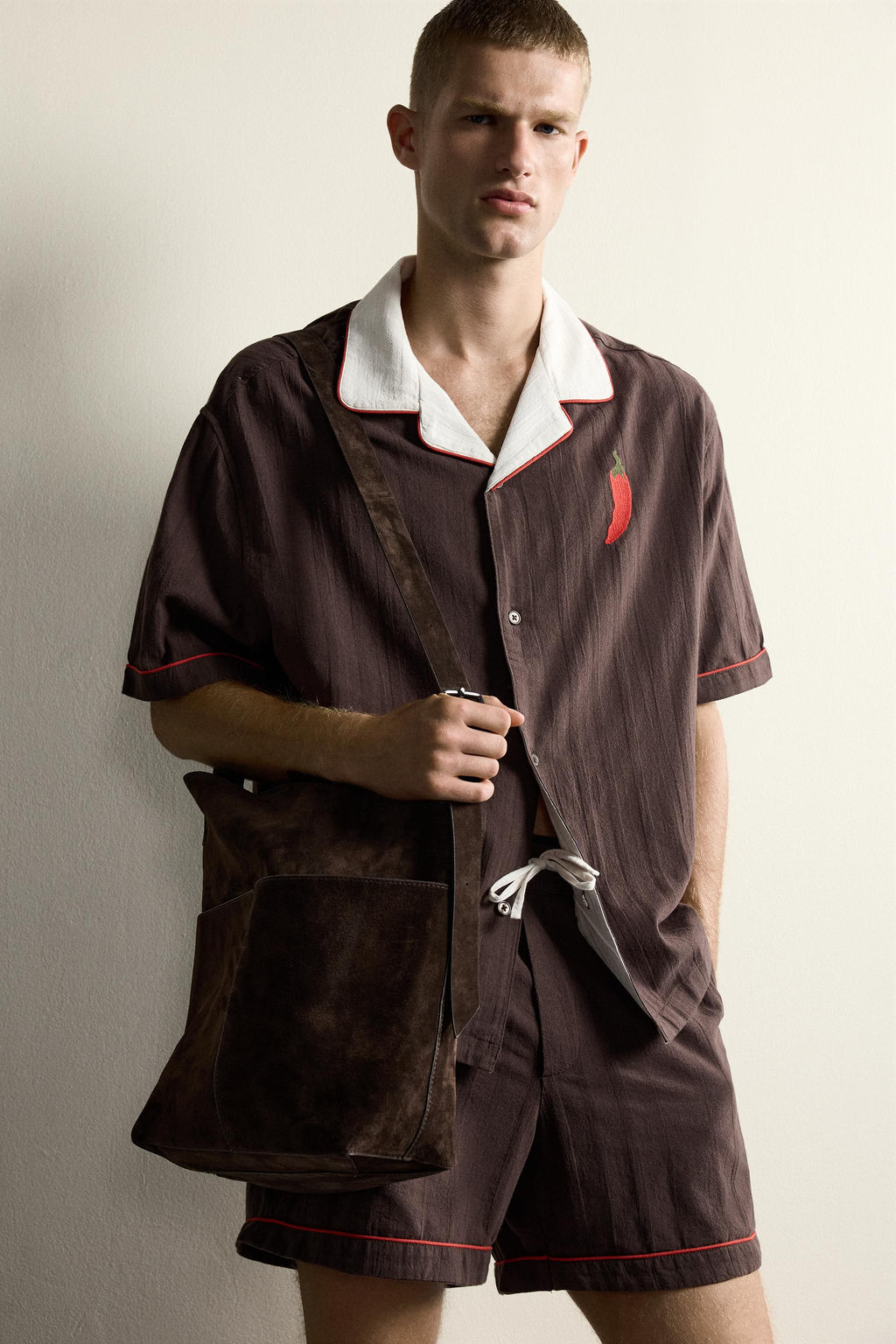 CAMISA RELAXED FIT BORDADO GUINDILLA / Chocolate