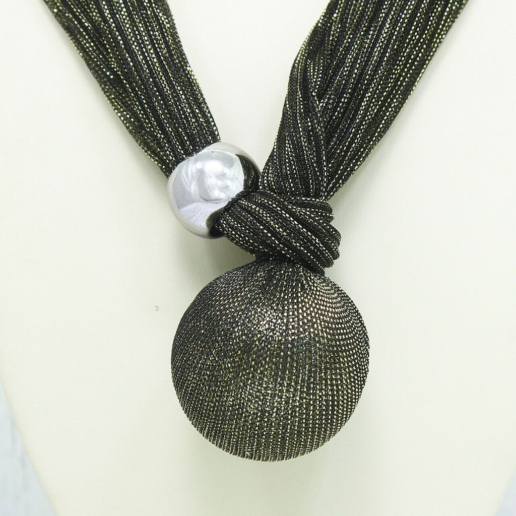 Кулон с текстилем и большой бусиной