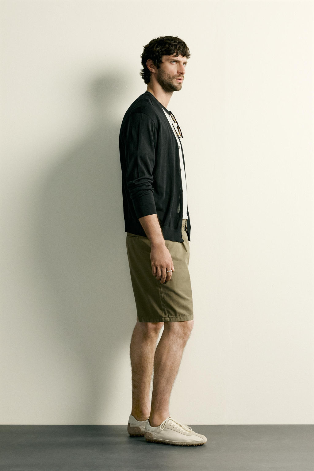 BERMUDA PLIEGUES REGULAR FIT / Beige
