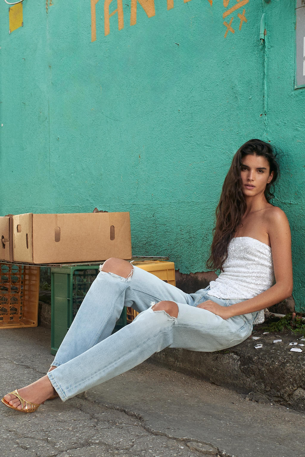 SANDALIA TIRAS EFECTO METALIZADO / Dorado