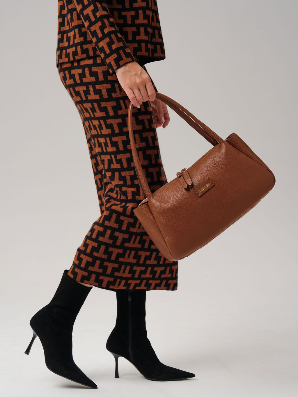 Кожаная сумка Deboro 31090 коричневый фундук