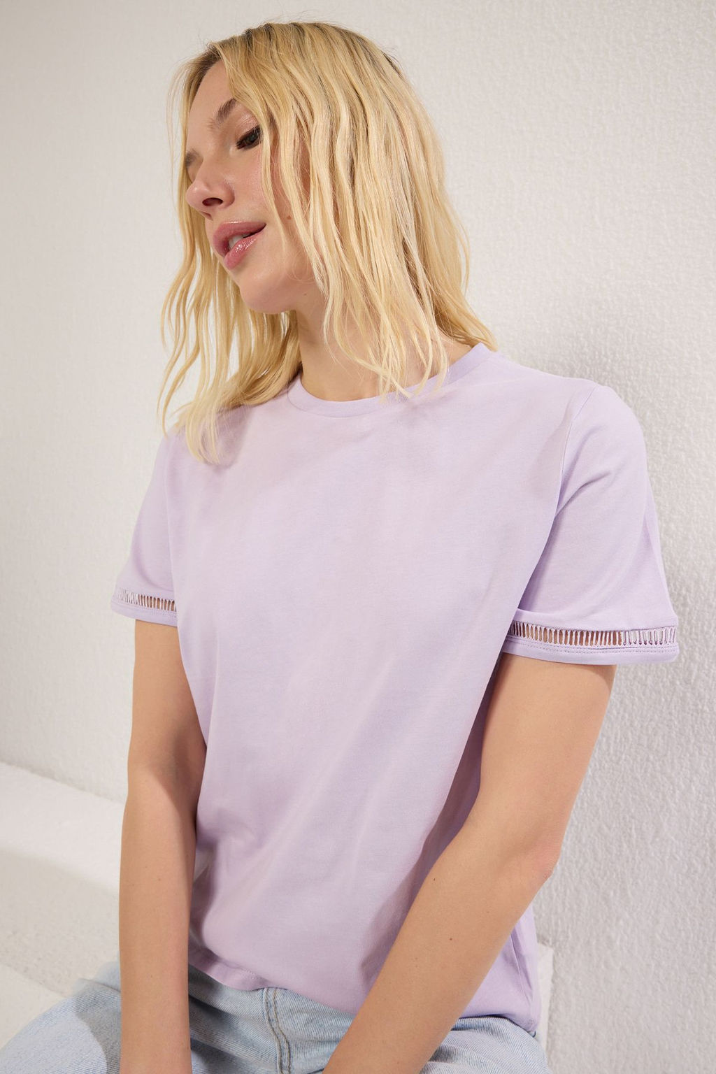 TRENDYOLMILLA Beyaz %100 Pamuk Isleme Detayl? Basic Bisiklet Yaka Orme T-Shirt TWOSS23TS00012 фото 24