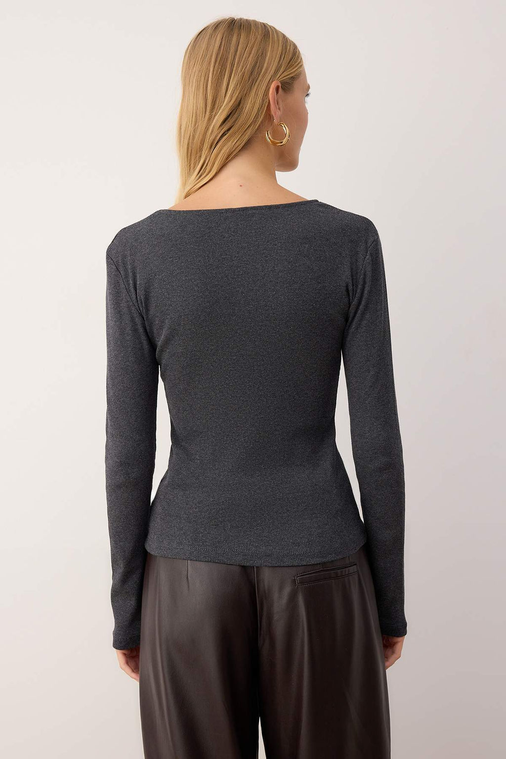 Antrasit Melanj Fitted/Vucuda Oturan V yaka F?rcal? Esnek Orme Bluz TWOAW26BZ00158 - Trendyolmilla фото 3