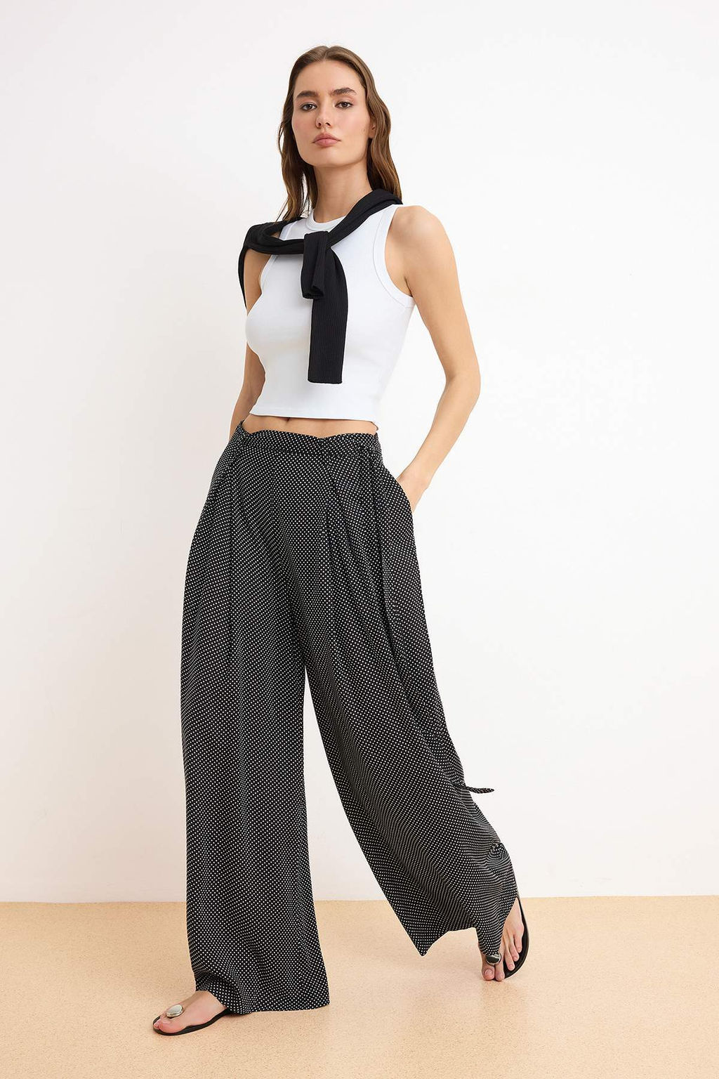 Siyah Puantiyeli Viskon Rahat Bol Kesim Wide Leg/Genis Paca Pantolon TWOSS26PL00056 - Trendyolmilla фото 2