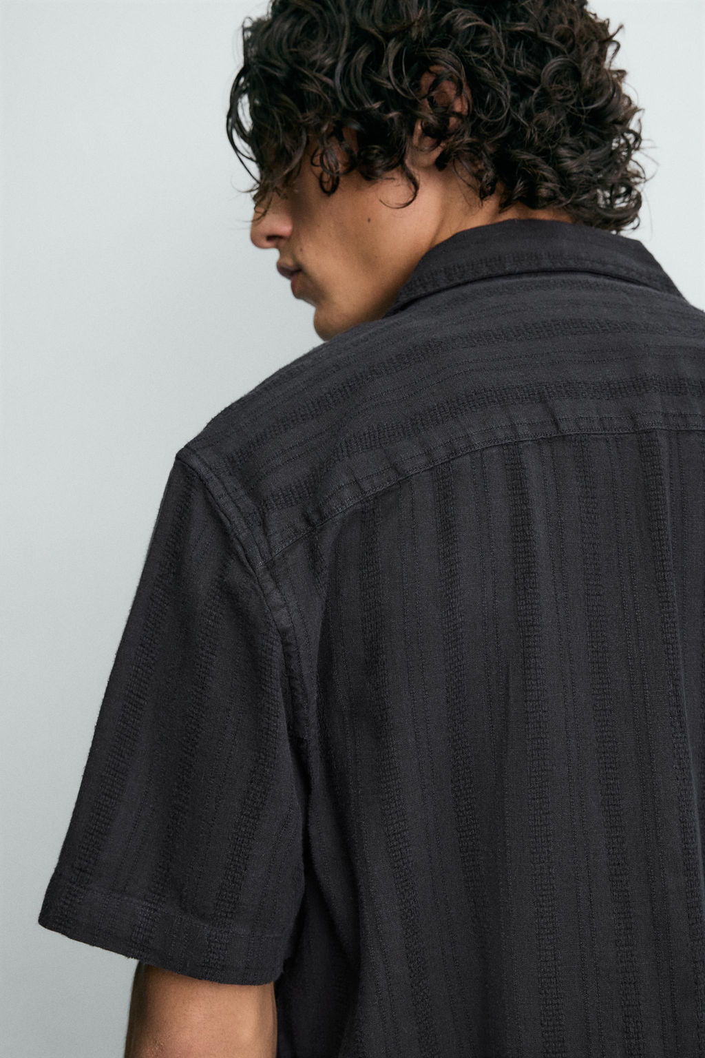 CAMISA ESTRUCTURA LAVADA / Negro - Zara фото 6