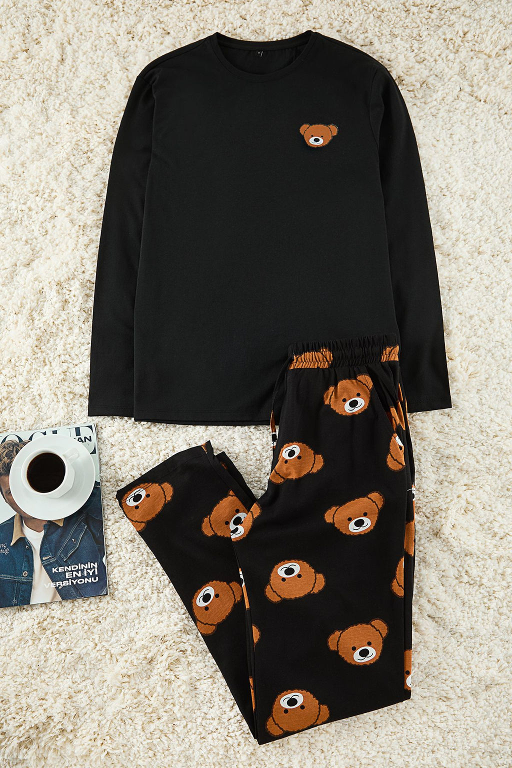 TRENDYOL MAN Siyah Regular Fit Ay?c?k Bask?l? Orme Pijama Tak?m? TMNAW25PT00054