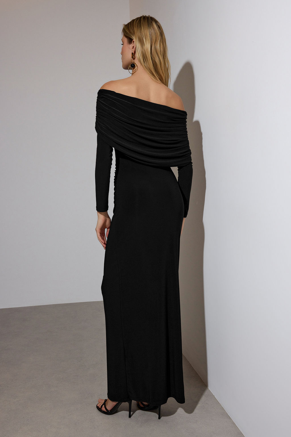 Limited Edition Kahverengi Buzgulu Carmen Yaka Esnek Maxi Orme Elbise TWOAW26EL00112 - Trendyolmilla фото 11