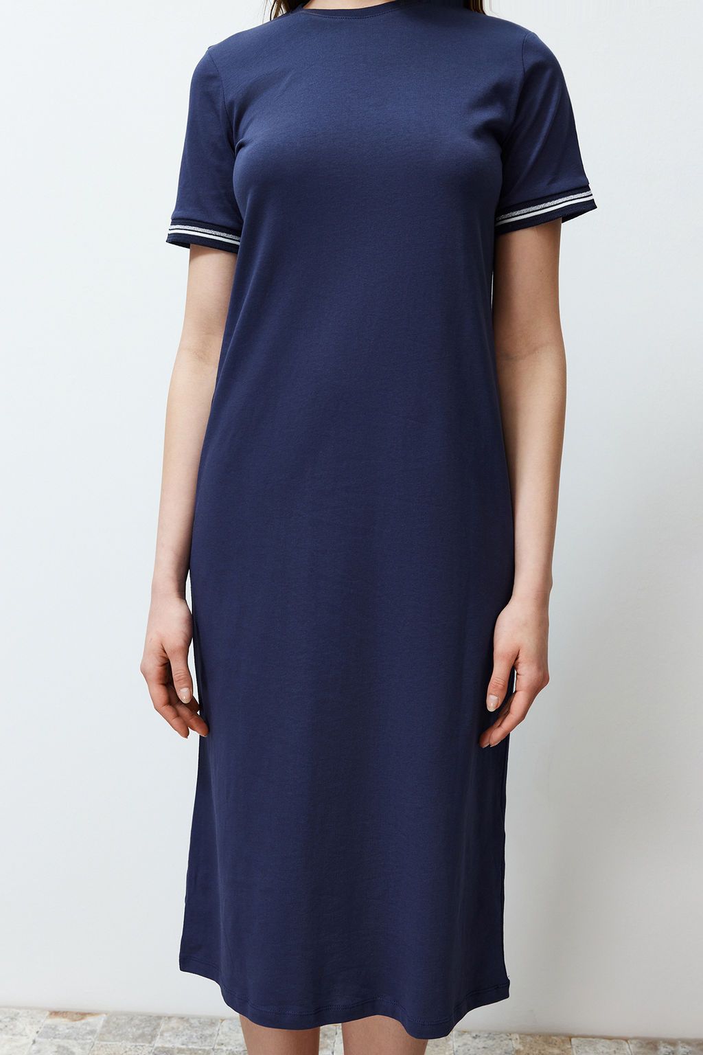 TRENDYOLMILLA Lacivert Triko Bant Detayl? Bisiklet Yaka K?sa Kol Esnek Midi Orme Maxi Elbise TWOSS24EL00121  фото 8