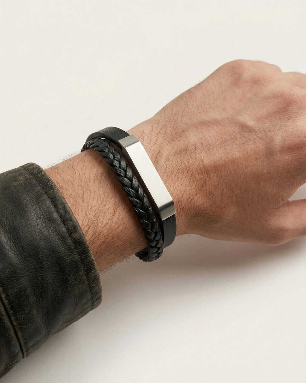 Браслет из стали на кожаном ремешке