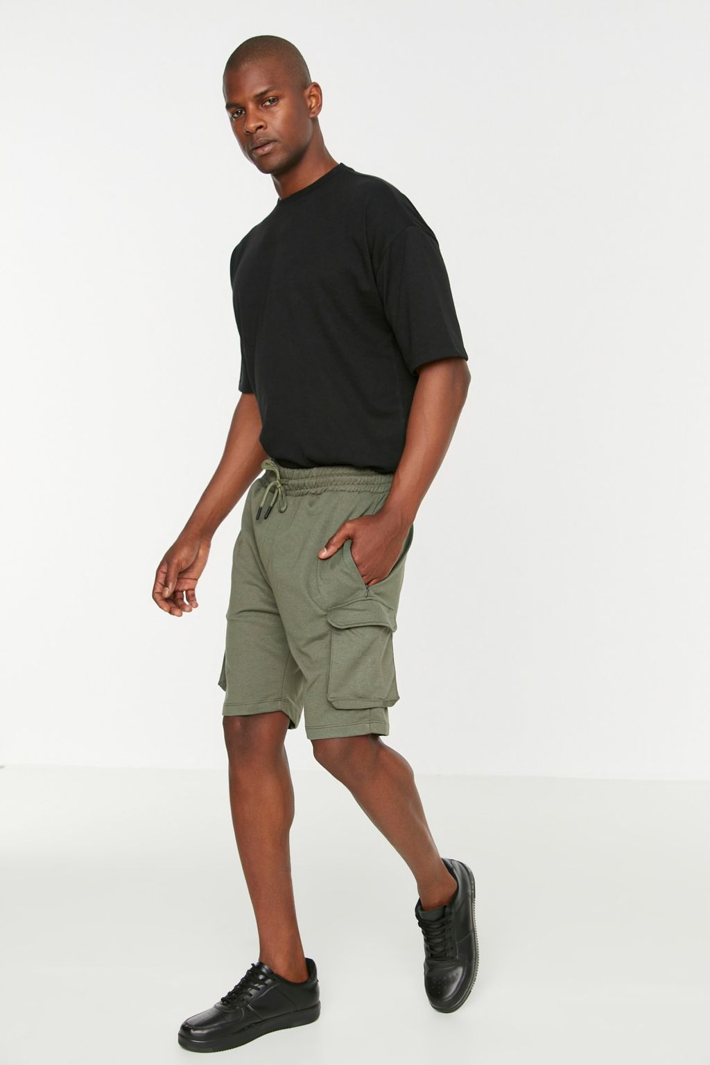 TRENDYOL MAN Ac?k Haki Regular/Normal Kesim Kargo Cep Detayl? Basic Sort&Bermuda TMNSS20SR0167