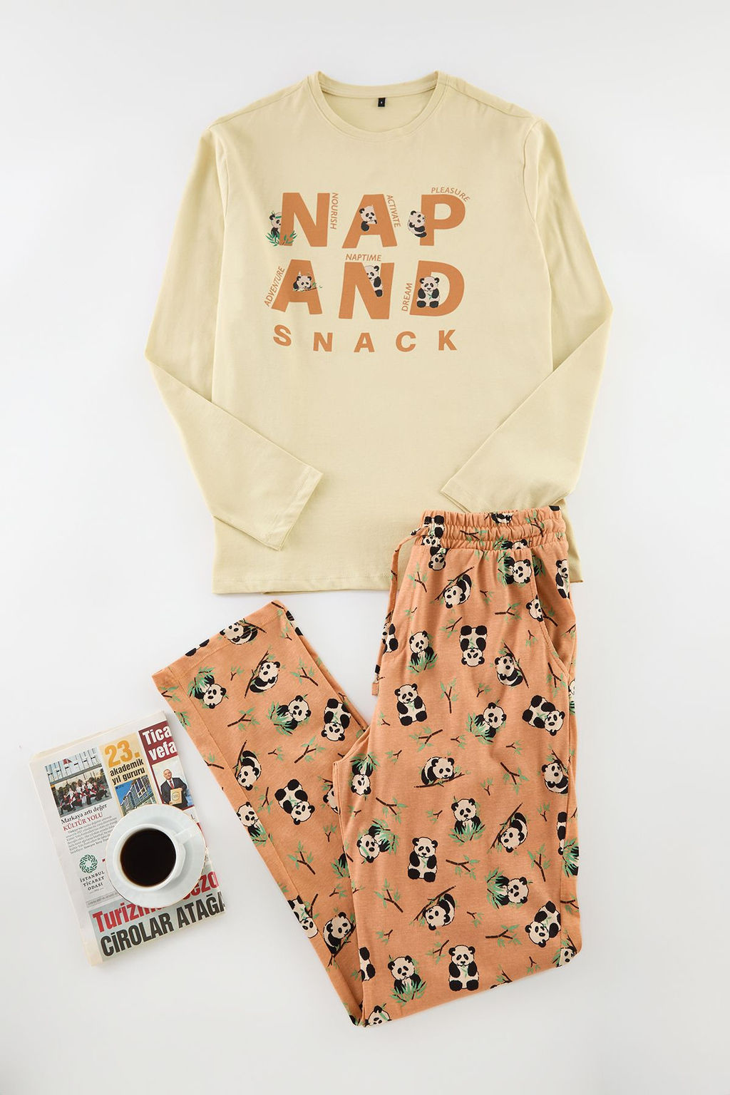 TRENDYOL MAN Turuncu Bask?l? Regular Fit Orme %100 Pamuklu Pijama Tak?m? TMNAW25PT00041