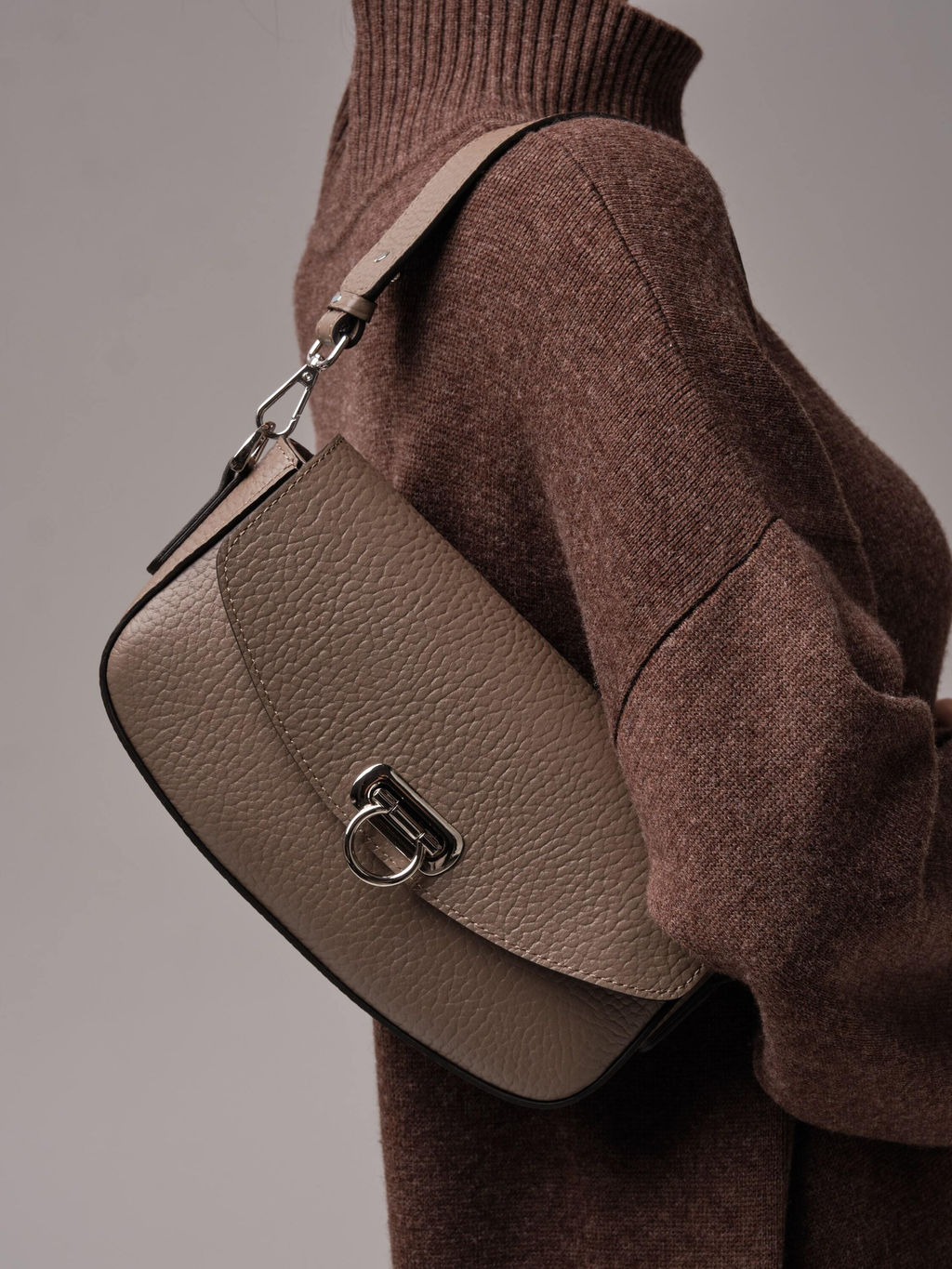 Кожаная сумка Azaro 31049 тауп соло