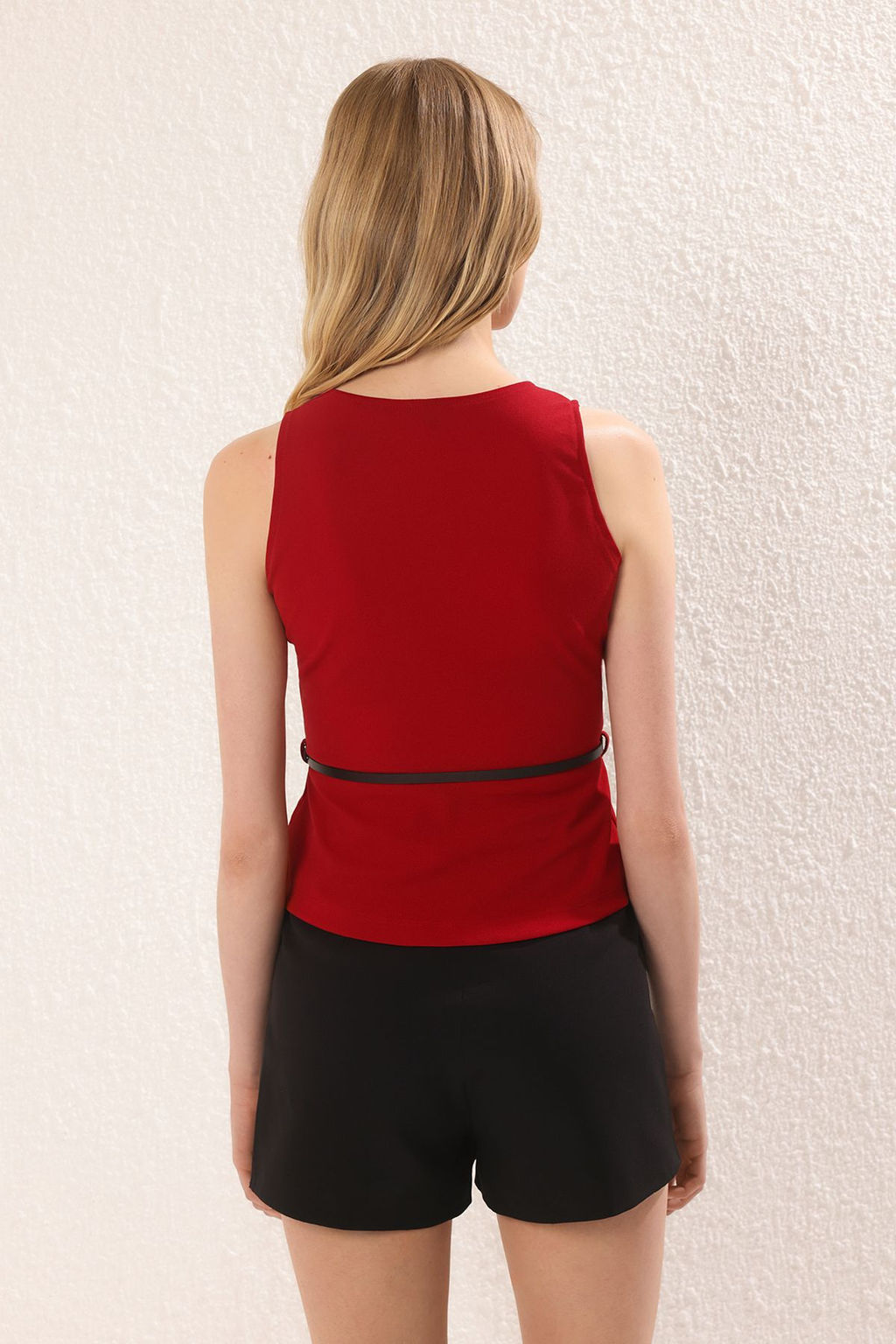 Trendyolmilla Siyah Kemerli Fitted/Vucuda Oturan Orme Bluz TWOSS25BZ00022  фото 4