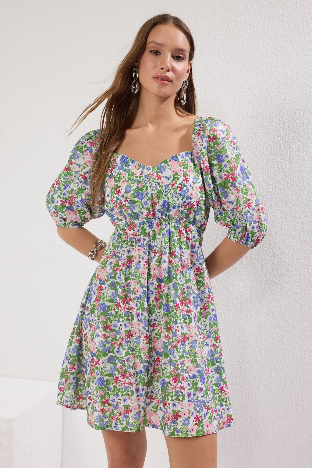 TRENDYOLMILLA Cok Renkli Cicekli Skater/Belden Ac?lan S?rt Detayl? Mini Dokuma Elbise TWOSS22EL1107  фото 12