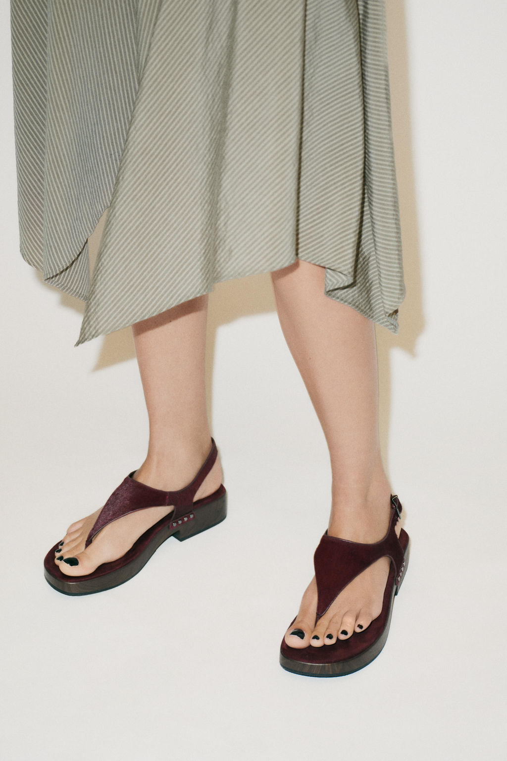 LEATHER STUDDED SANDALS - Zara фото 9