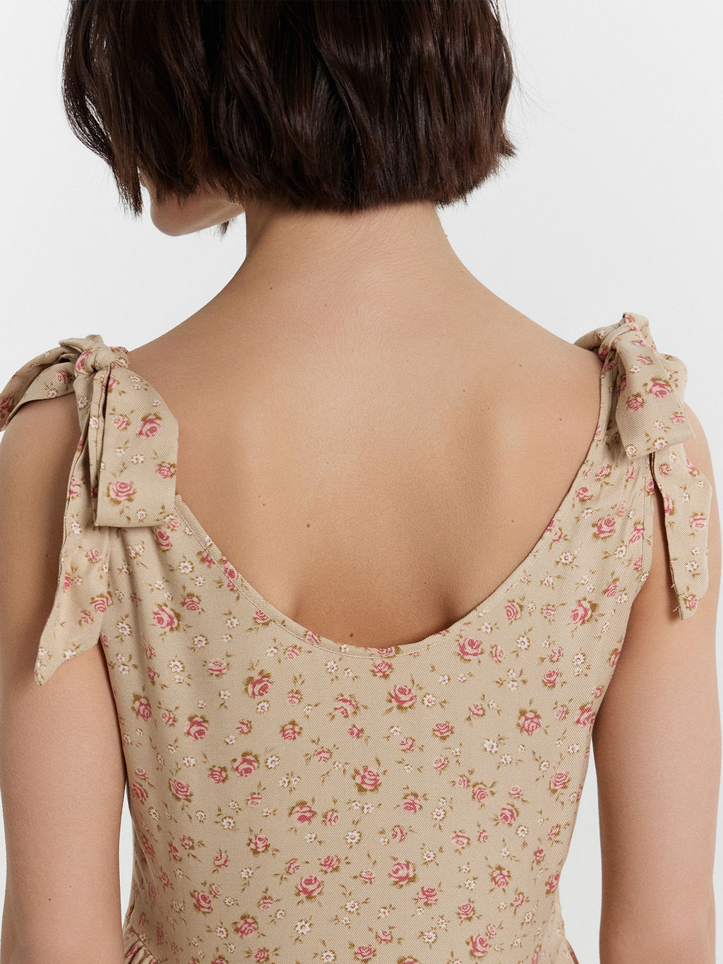 Платье женское бежевое с цветочным принтом