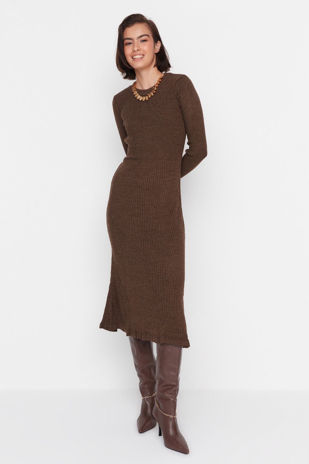 TRENDYOLMILLA Kahverengi Midi Triko Bisiklet Yaka Elbise TWOAW21EL0422 фото 10