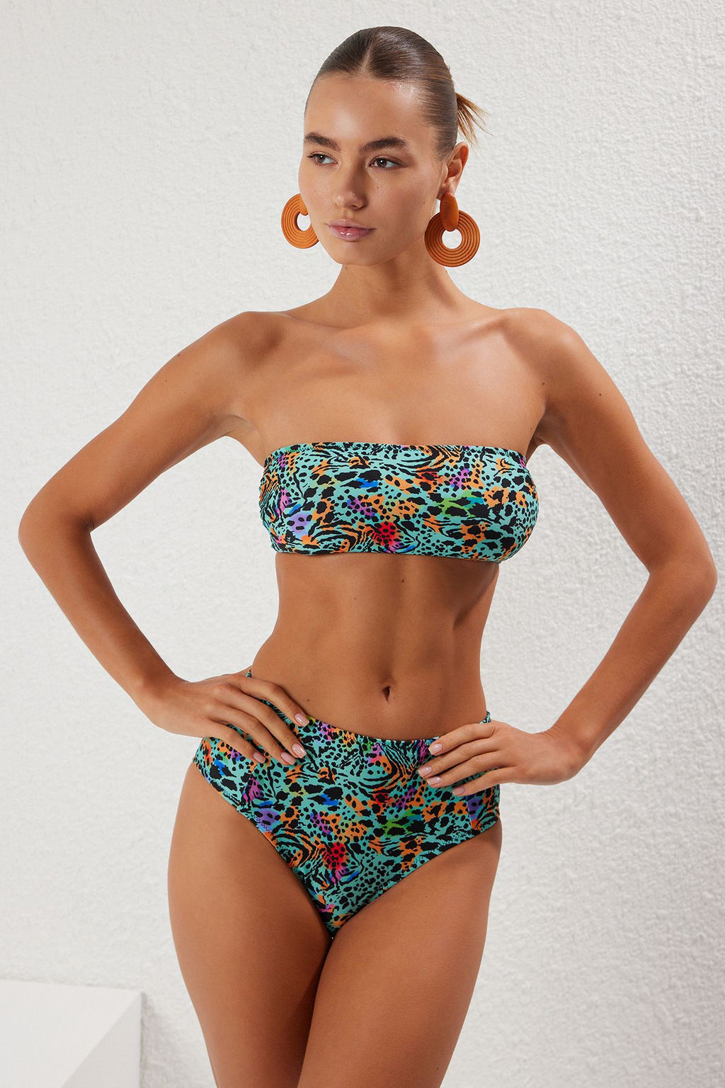 TRENDYOLMILLA Leopar Desenli Straplez Yuksek Bel Hipster Bikini Tak?m? TBESS22BT0018 фото 23