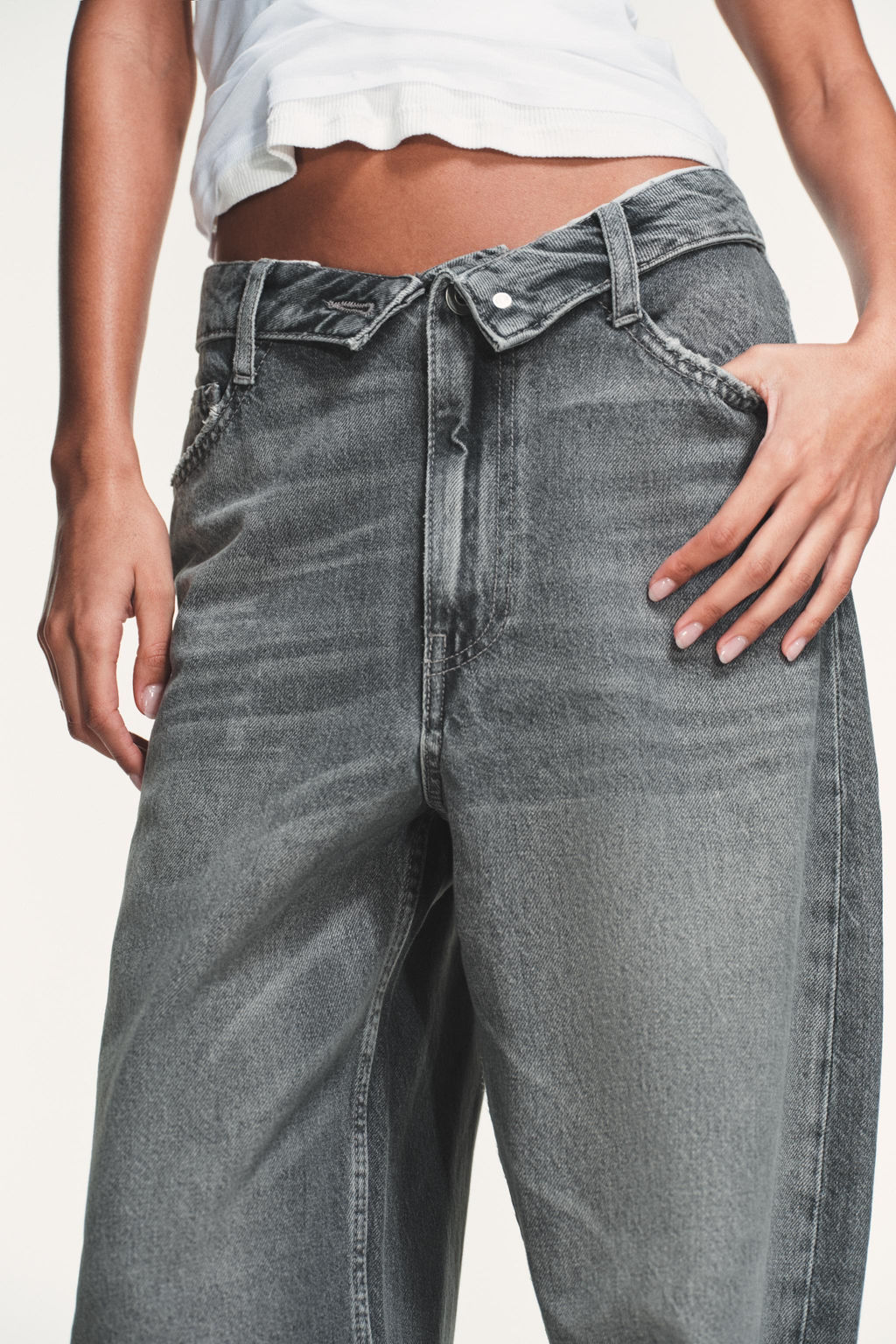 JEANS WITH FOLDED WAISTBAND TRF MID-WAIST - Zara фото 18