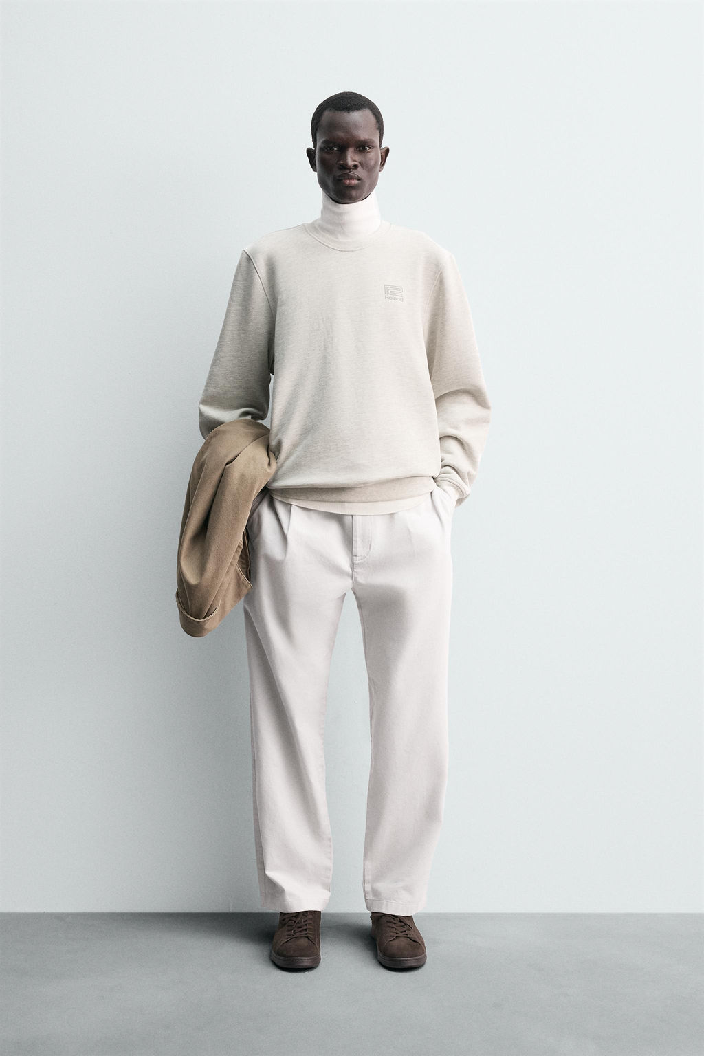 ROLAND CORPORATION  CREW NECK SWEATSHIRT