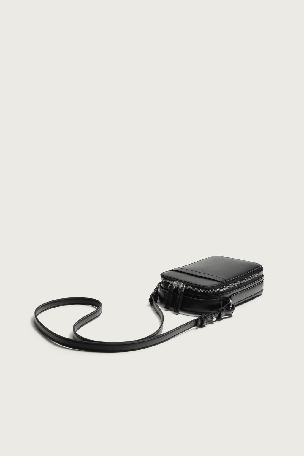 BANDOLERA VERTICAL LISA / Negro - Zara фото 2