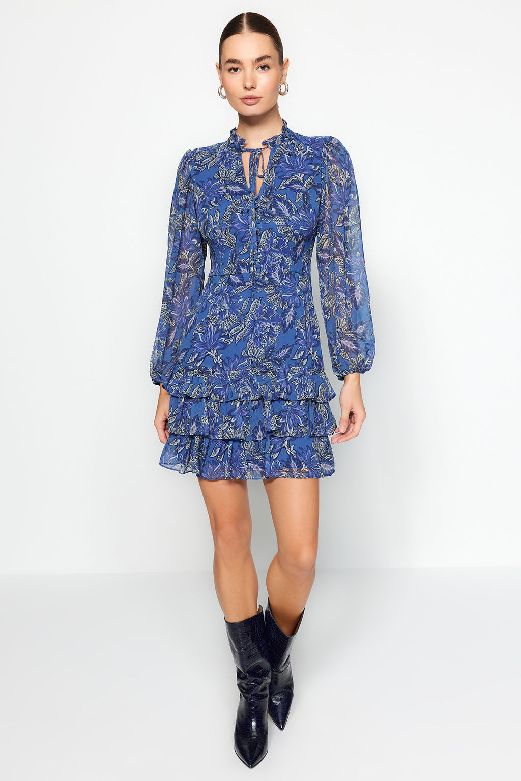 TRENDYOLMILLA Siyah Etegi Belden Ac?lan Dik Yaka Sifon Astarl? Dokuma K?sl?k Elbise TWOAW24EL00571  фото 3