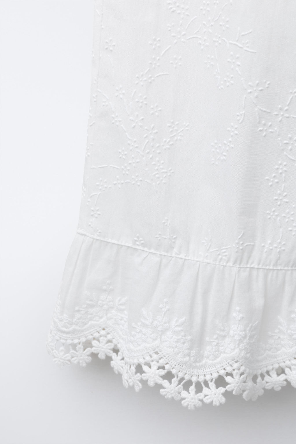 PANTAL?N VOLANTE Y BORDADOS / Blanco - Zara фото 4