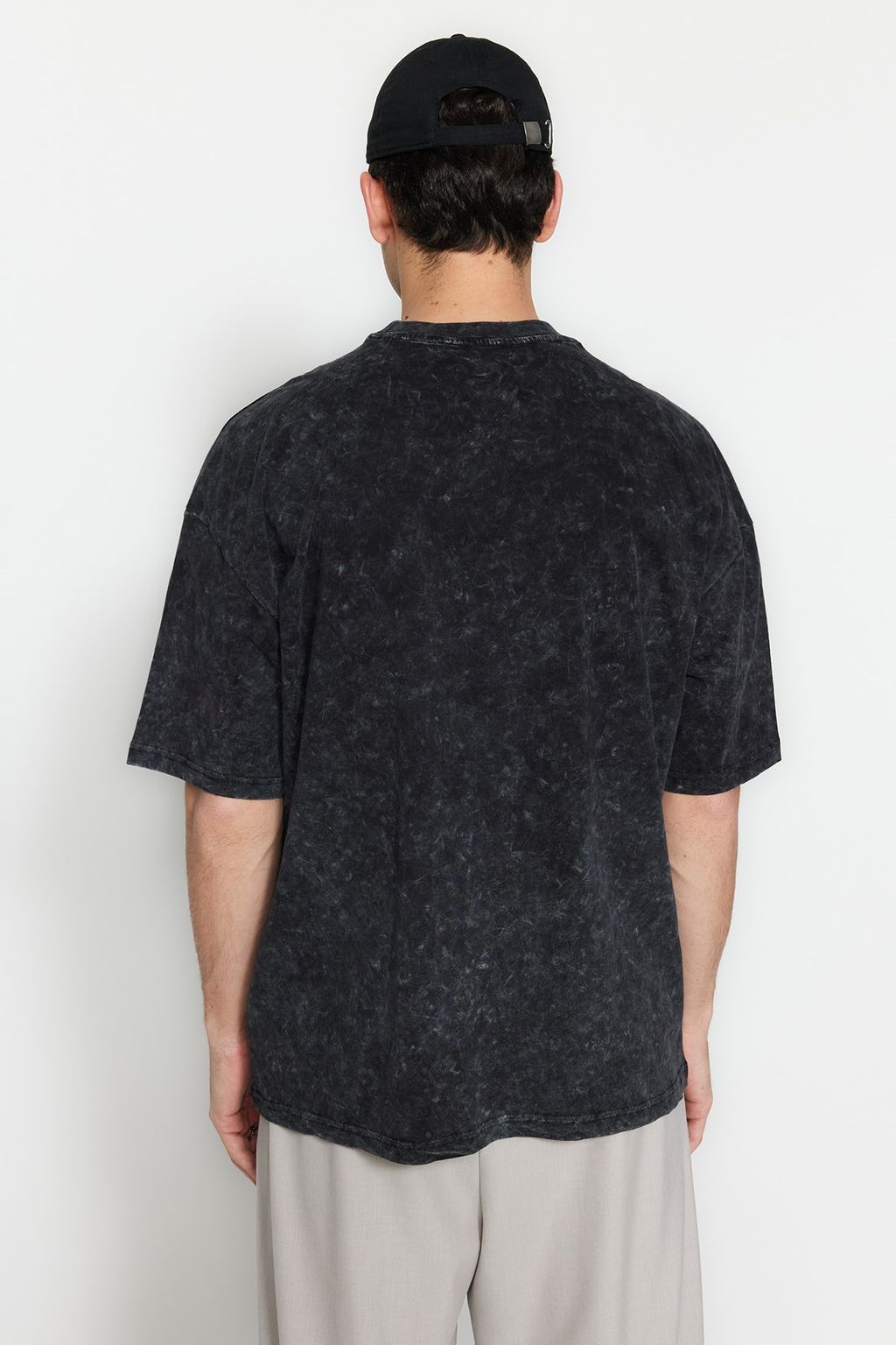 TRENDYOL MAN Oversize/Genis Kesim Eskitme/Soluk Efektli %100 Pamuklu T-Shirt TMNSS23TS00169 - Trendyolmilla фото 3