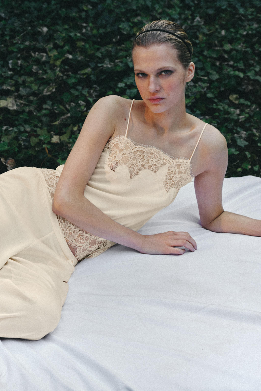 TOP LENCERO SATINADO ENCAJE / Crudo - Zara фото 5