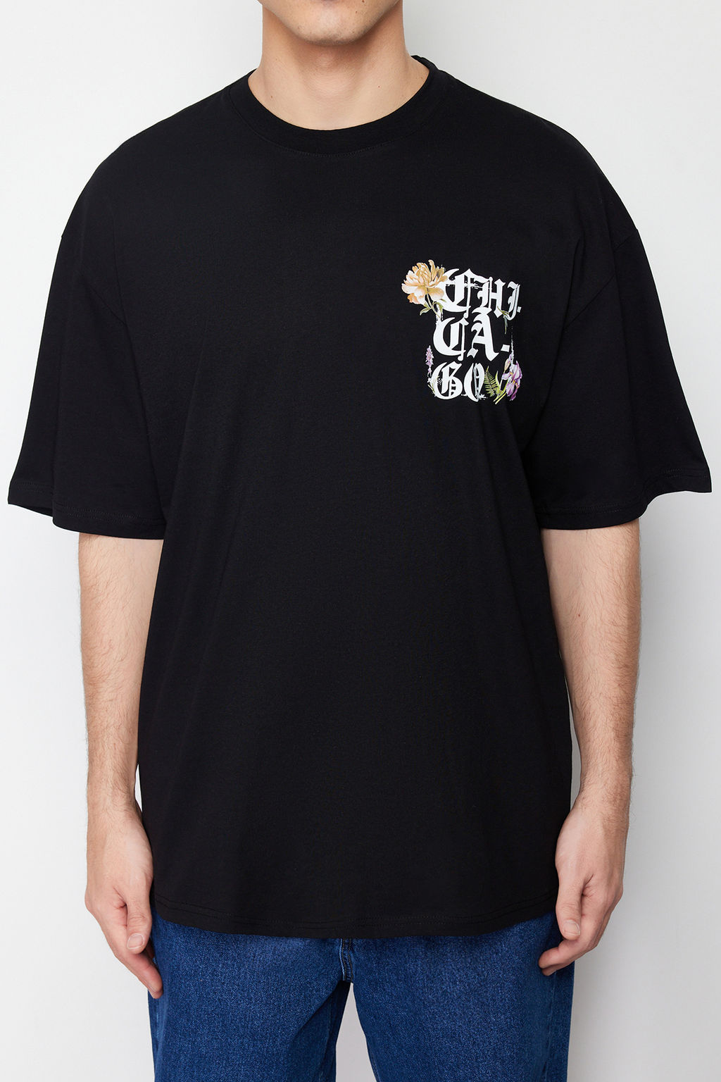 Siyah Oversize/Genis Kesim Chicago Sehir Bask?l? %100 Pamuklu K?sa Kol T-Shirt TMNSS24TS00167 - Trendyolmilla фото 3