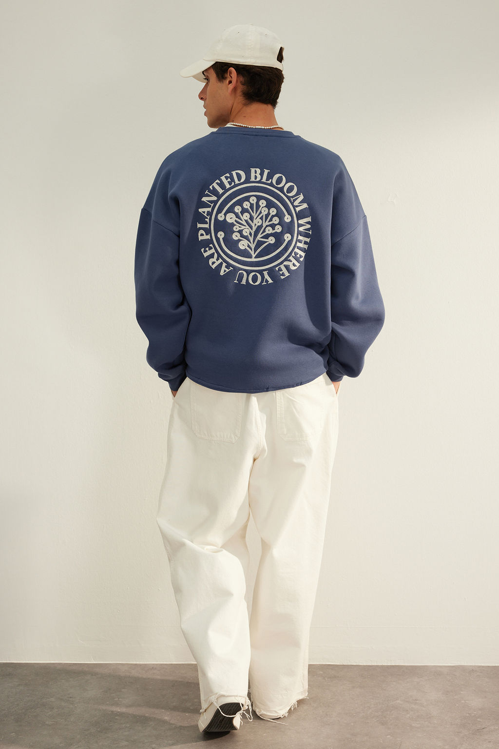 Indigo Oversize/Genis Kesim Cicek Nak?sl? Ici Polar/S?cak Tutan Sweatshirt TMNAW24SW00012