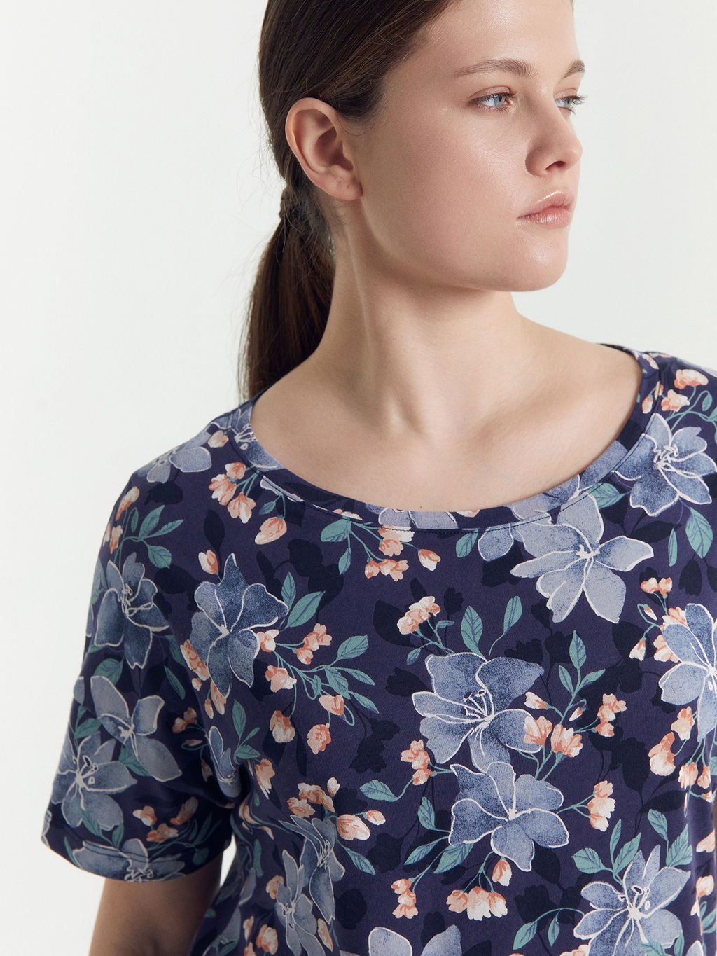 Сорочка ночная женская синяя с акварельными цветами - Mark formelle фото 6